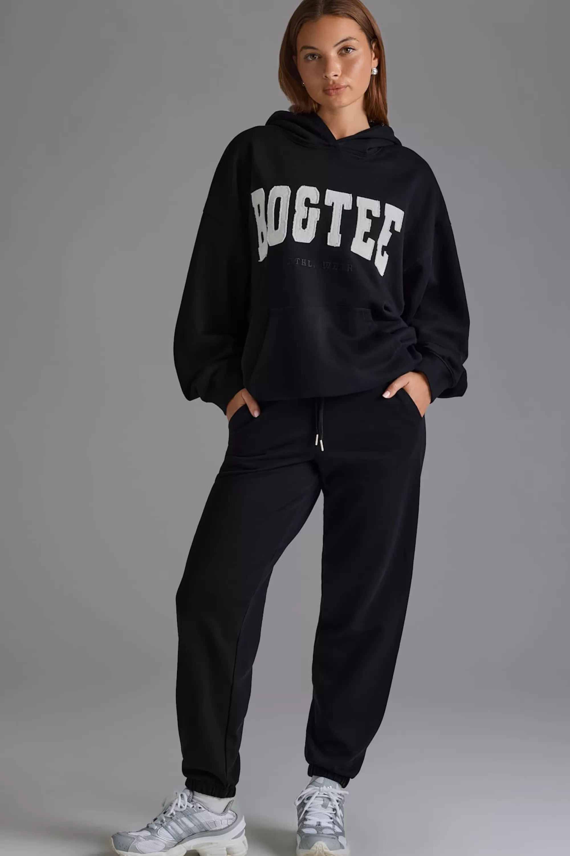 Oh Polly Petite Relaxed Mid-Rise Joggers in Black Best