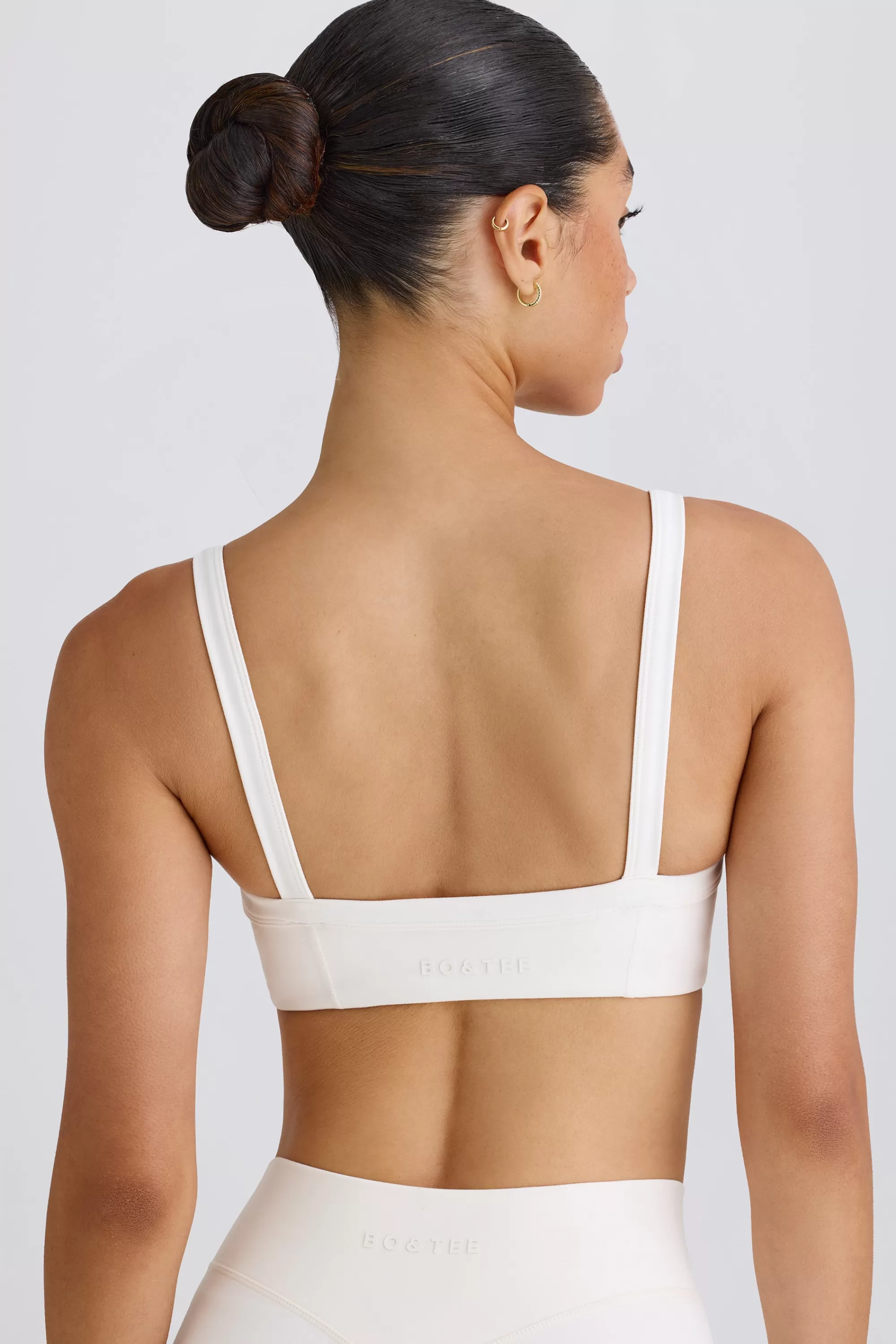 Oh Polly Soft Active Contrast-Trim Sports Bra in White Outlet