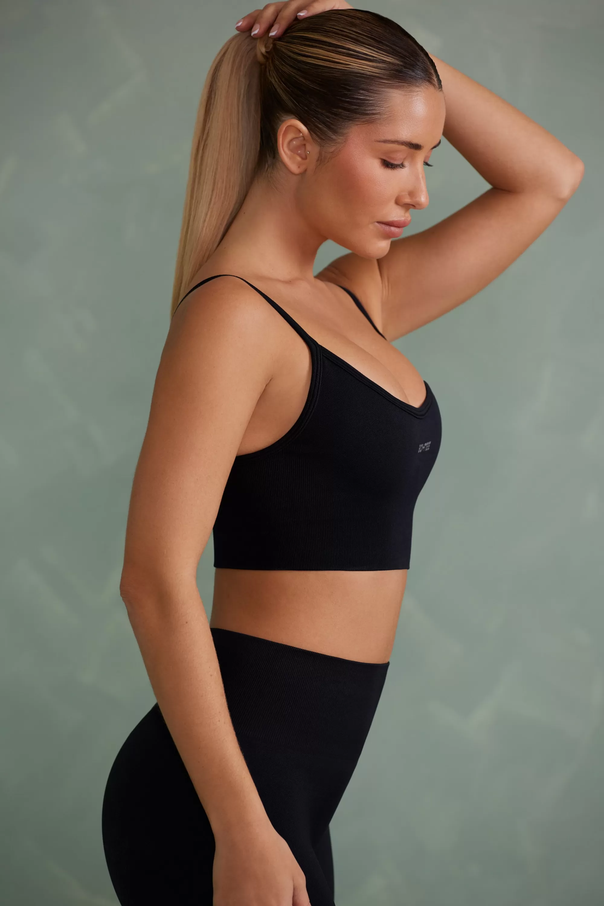Oh Polly Super Sculpt Scoop Neck Sports Bra in Onyx Black OnyxBlack Outlet