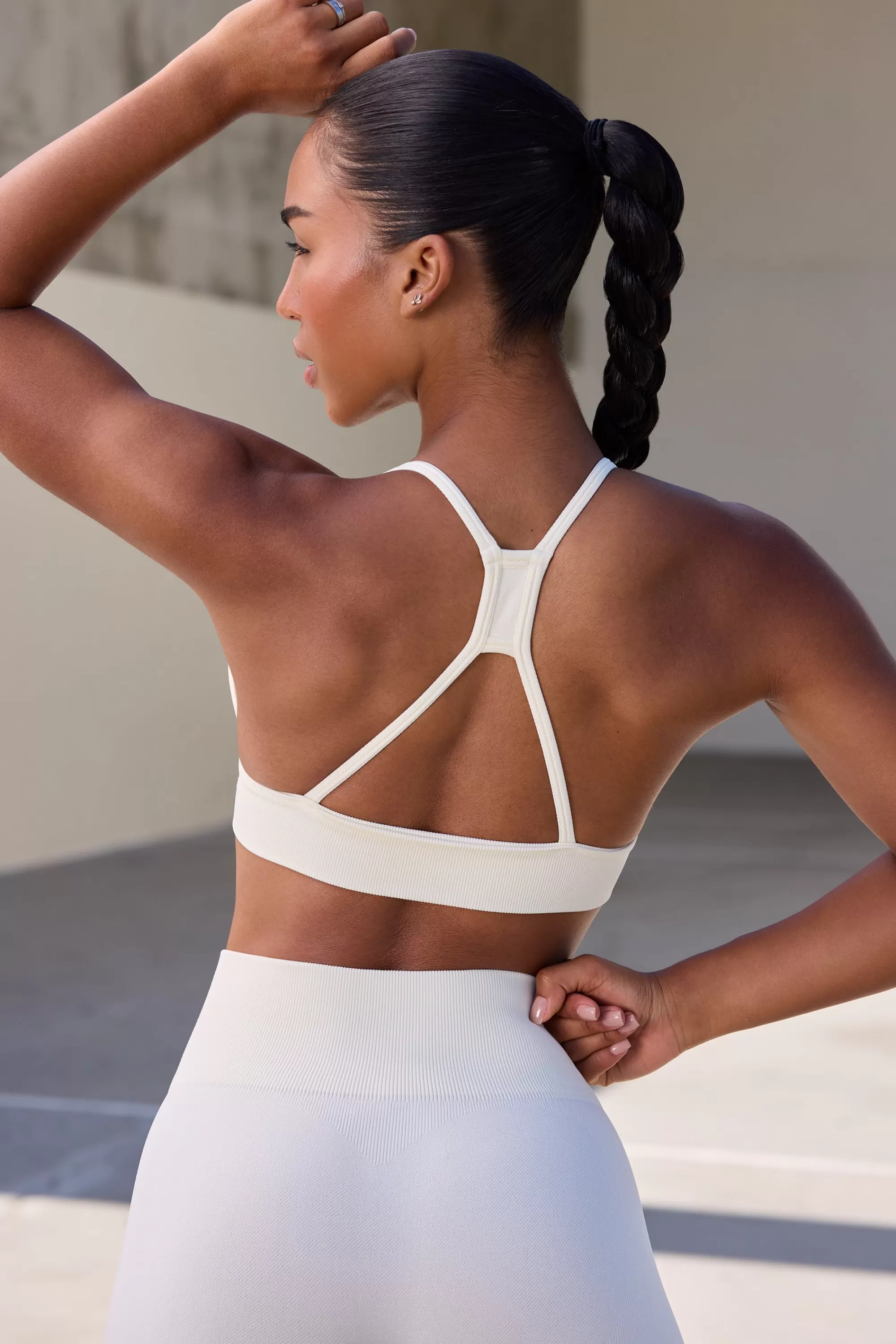 Oh Polly Super Sculpt Seamless Triangle Sports Bra in Eggshell Fashion