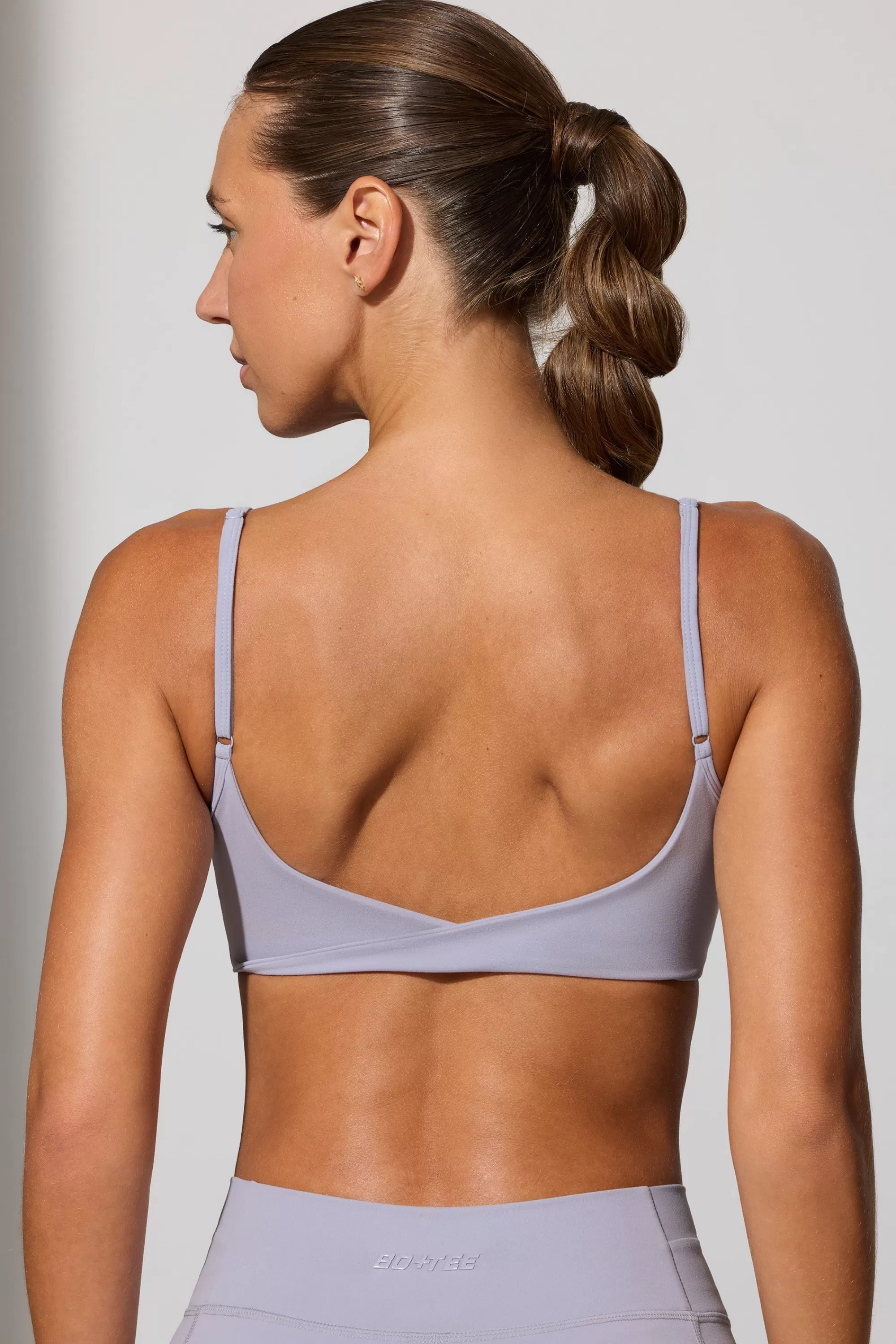 Oh Polly Twist Back Scoop Neck Sports Bra in Soft Lavender SoftLavender Cheap